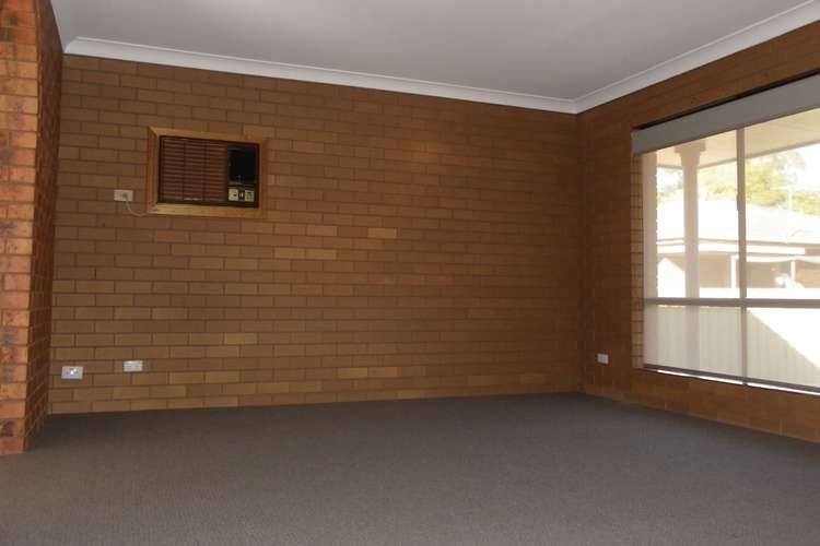 Fifth view of Homely unit listing, 2/106 Lawrence Street, Wodonga VIC 3690