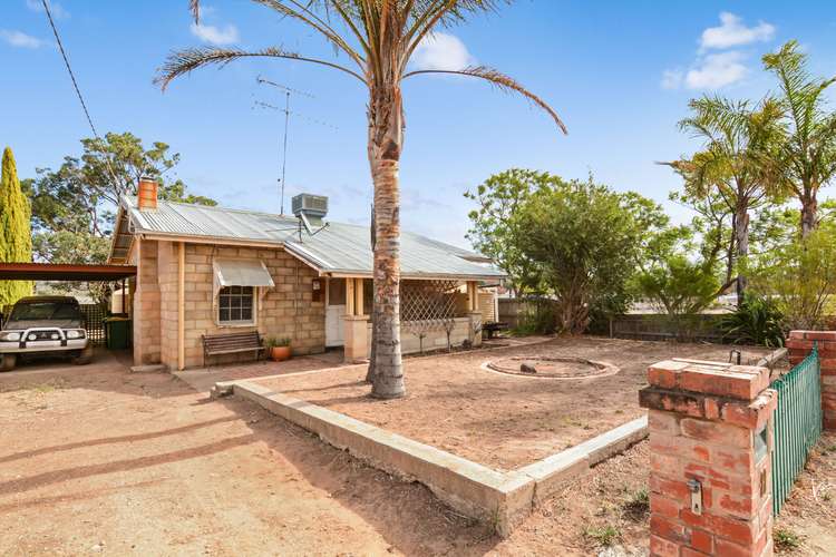 11 Railway Terrace, Ouyen VIC 3490