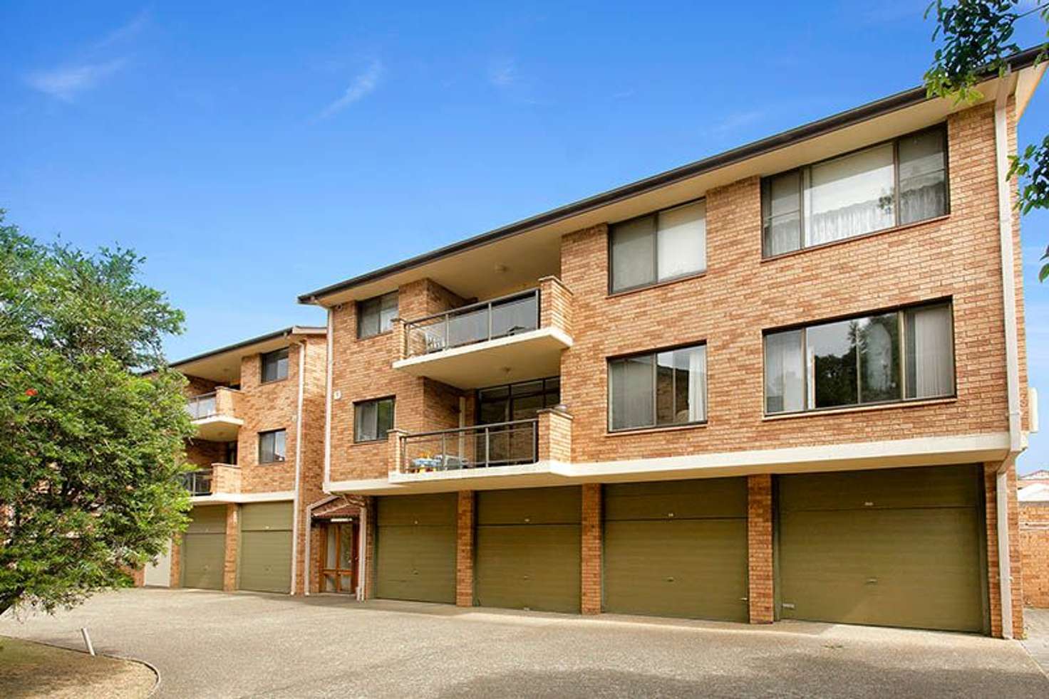 Main view of Homely unit listing, 15/92-96 Glencoe Street, Sutherland NSW 2232