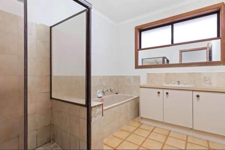Fifth view of Homely house listing, 16 Iluka Drive, Werribee VIC 3030