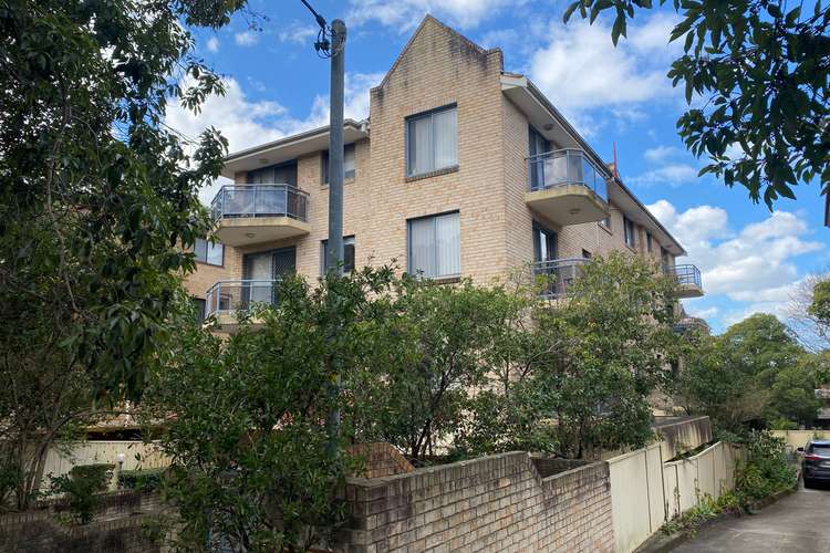 Main view of Homely unit listing, 2/15 Central Avenue, Westmead NSW 2145