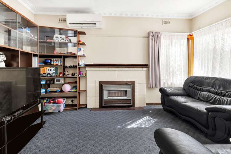 Third view of Homely house listing, 5 Scotsburn Grove, Werribee VIC 3030