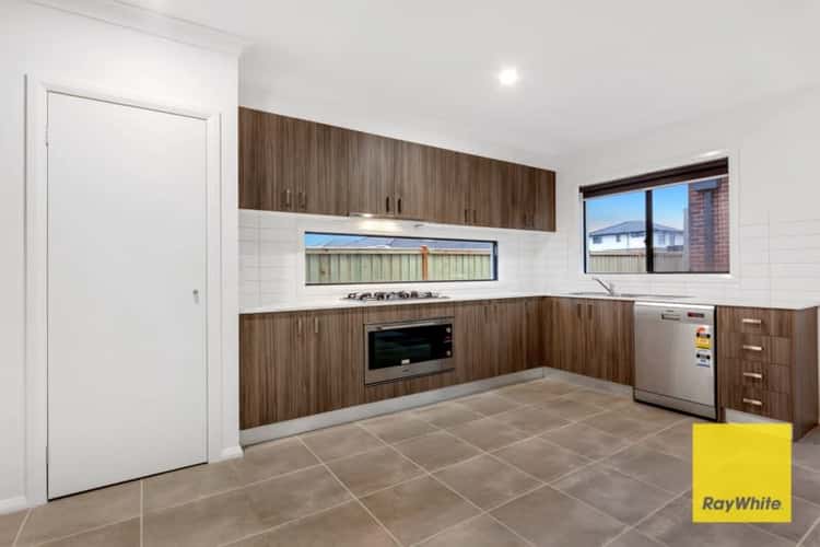 Sixth view of Homely house listing, 16 TREEVE Parkway, Werribee VIC 3030