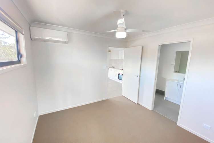 Fifth view of Homely semiDetached listing, 2/72 Brentwood Drive, Bundamba QLD 4304