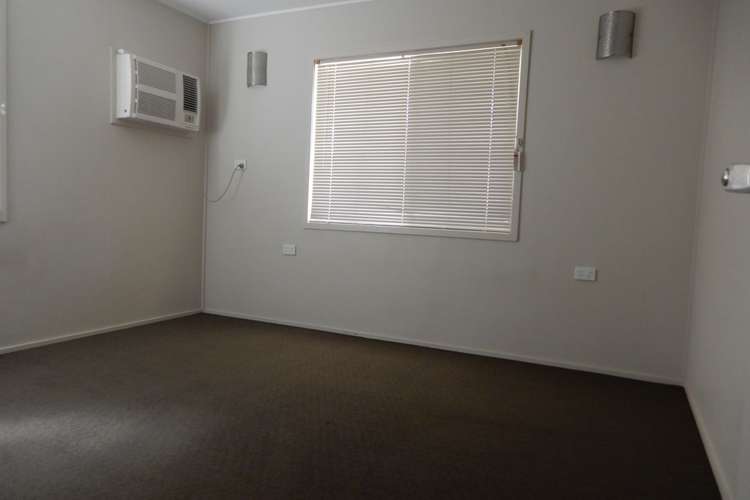 Fifth view of Homely unit listing, 1/4 Old Airport Drive, Emerald QLD 4720