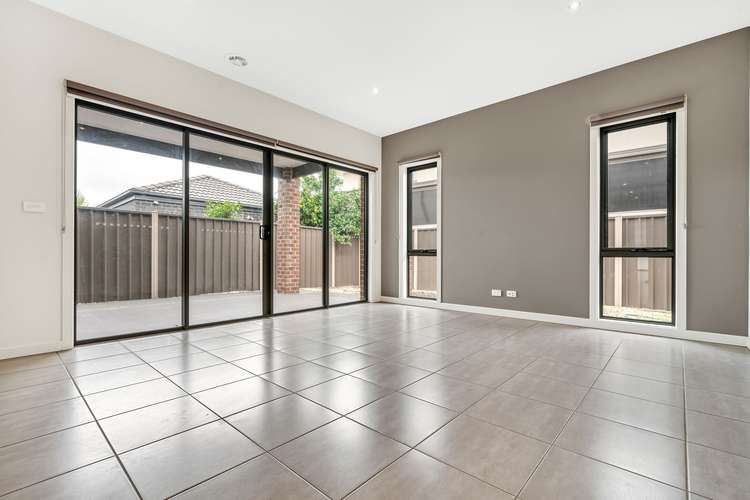 Fifth view of Homely house listing, 3 Grattan Cove, Craigieburn VIC 3064