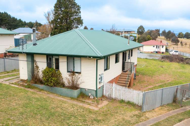Second view of Homely house listing, 3 Kelly Place, Oberon NSW 2787