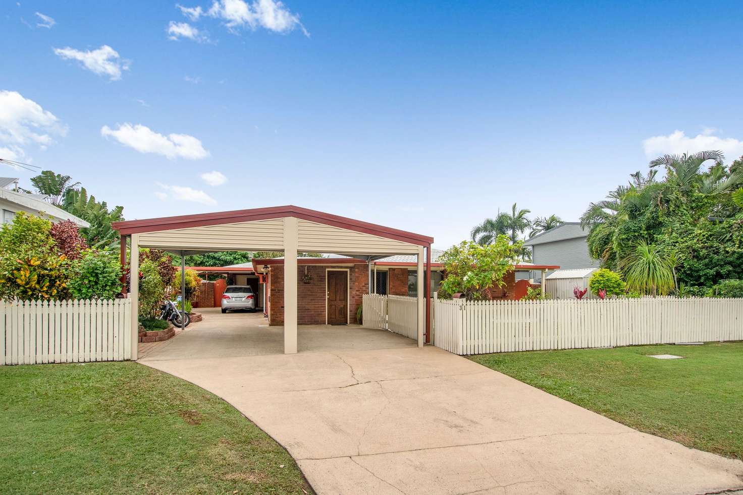 Main view of Homely semiDetached listing, 31 BULTARRA Crescent, Kirwan QLD 4817