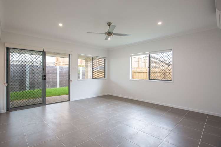 Fifth view of Homely semiDetached listing, 2/21 Limmen Crescent, South Ripley QLD 4306