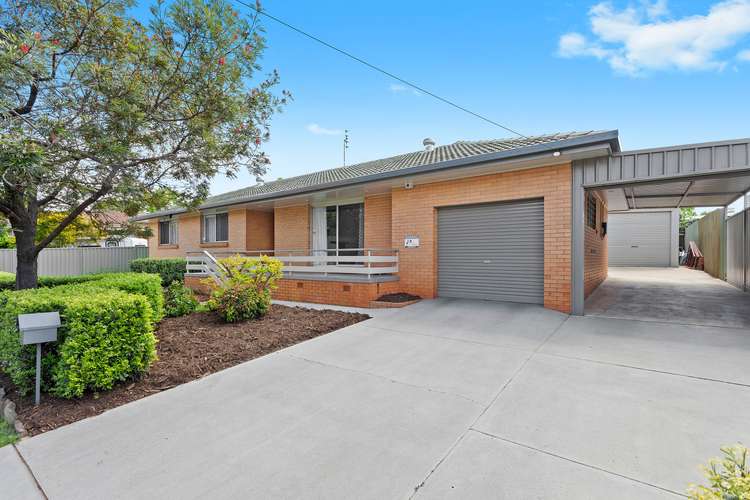 27 Mott Crescent, Rockville QLD 4350