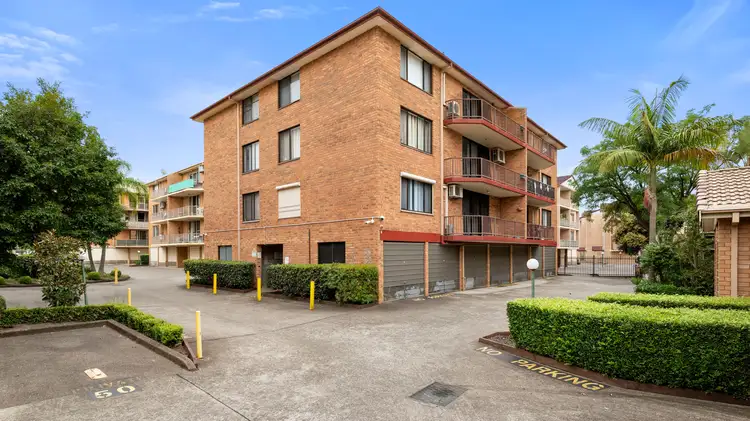 127/2 Riverpark Drive