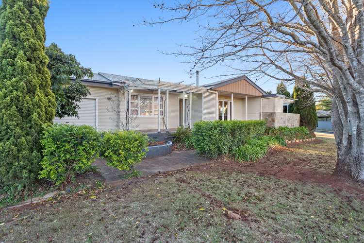 2 Wilma Street, Centenary Heights QLD 4350