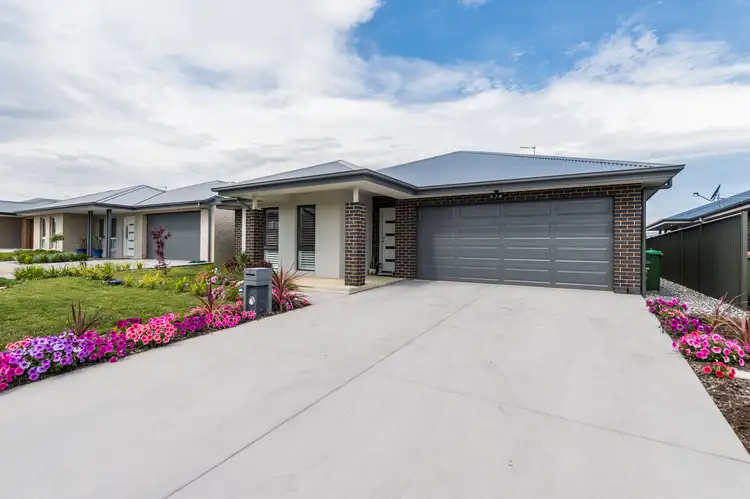 33 Griffiths Link, Googong NSW 2620