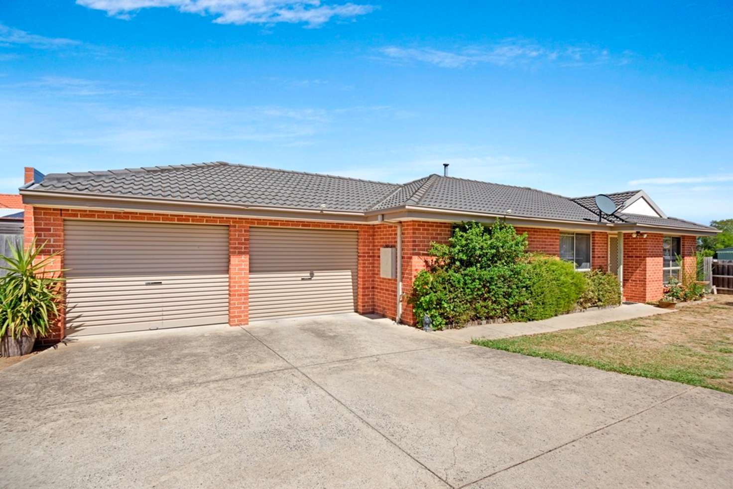 Main view of Homely townhouse listing, 50 Victory Avenue, Alfredton VIC 3350