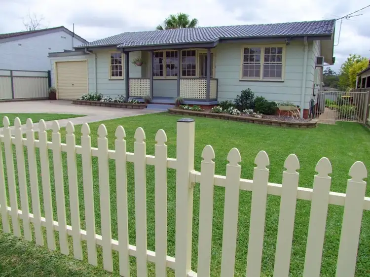 18 Lawson Avenue, Singleton NSW 2330