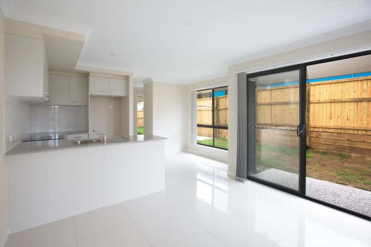 Fifth view of Homely house listing, 2/7 Arburry Crescent, Brassall QLD 4305
