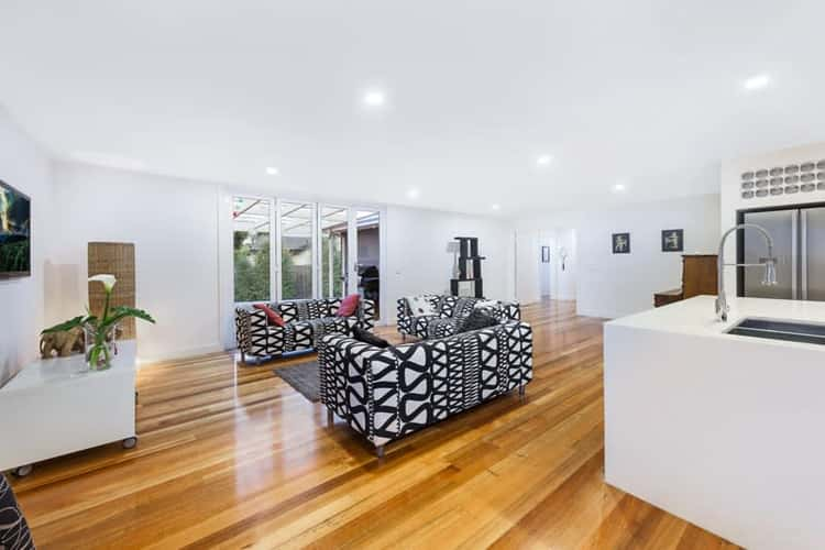 Fifth view of Homely house listing, 2 Kensington Court, Mulgrave VIC 3170