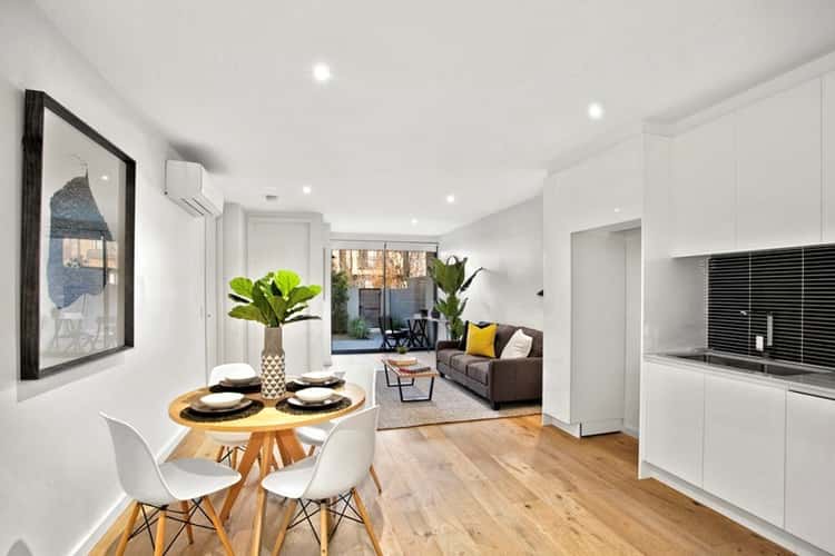 Main view of Homely apartment listing, 2/15 Manchester Grove, Glen Huntly VIC 3163