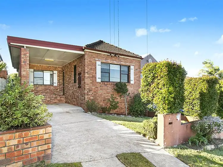 63 Griffin Road, North Curl Curl NSW 2099