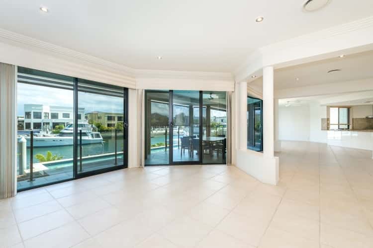 Seventh view of Homely house listing, 5 Kensington Mews, Sovereign Islands QLD 4216