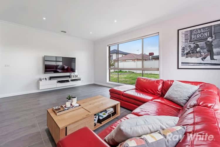 Fifth view of Homely house listing, 5 Sage Hills Place, Craigieburn VIC 3064