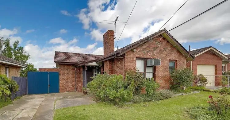 52 Hales Crescent