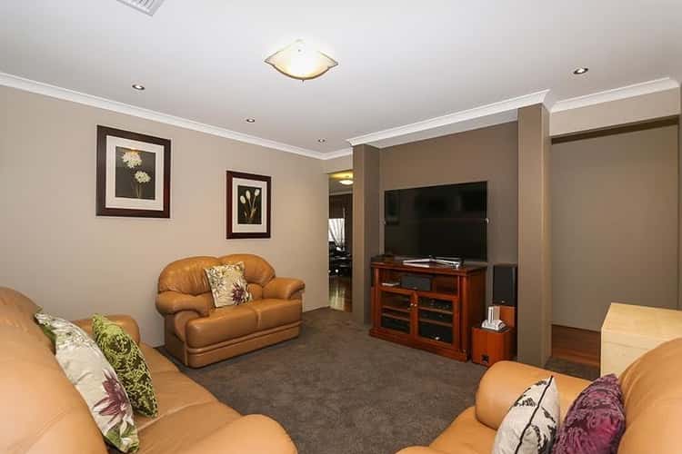 Fourth view of Homely house listing, 8 Seine Mews, Champion Lakes WA 6111