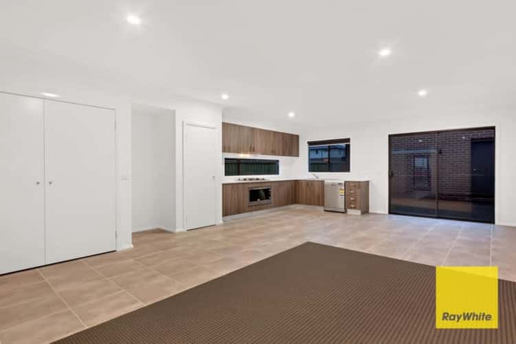 Seventh view of Homely house listing, 16 TREEVE Parkway, Werribee VIC 3030