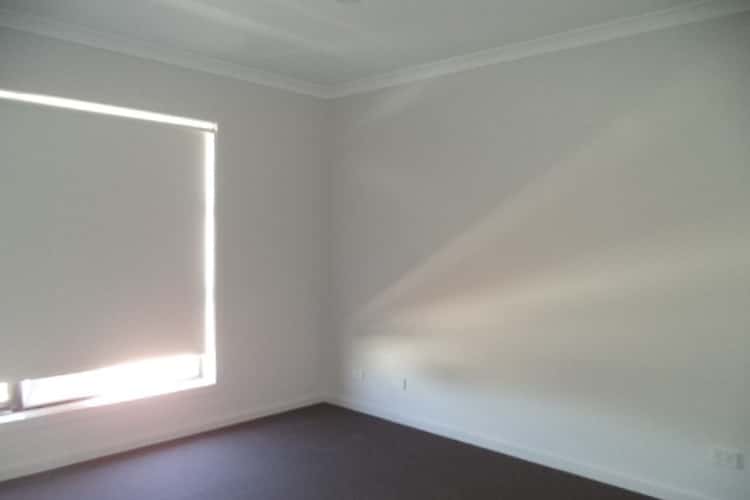 Fifth view of Homely house listing, 32 Montpellier Crescent, Craigieburn VIC 3064
