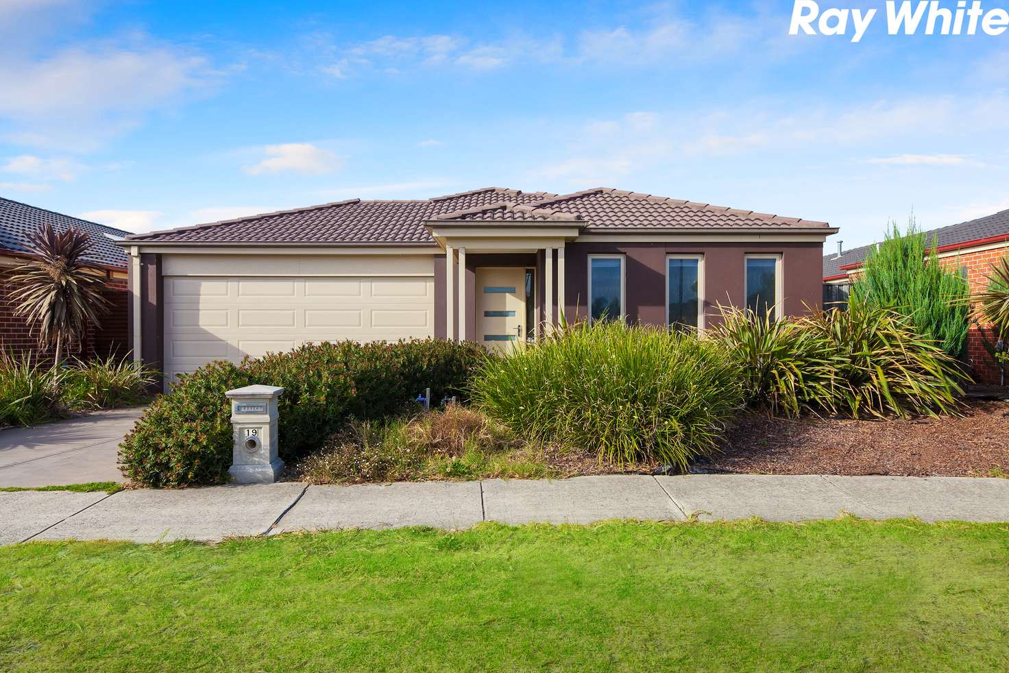 Main view of Homely house listing, 19 Charlbury Crescent, Cranbourne North VIC 3977