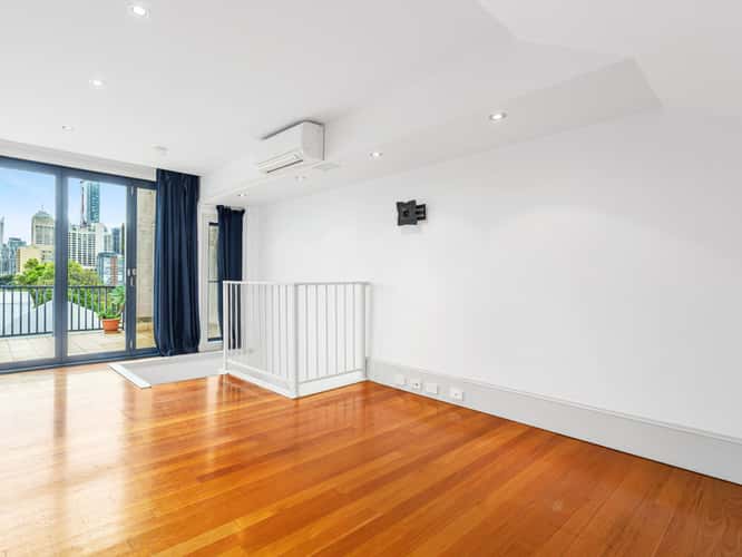 Third view of Homely studio listing, 4/259 Forbes Street, Darlinghurst NSW 2010
