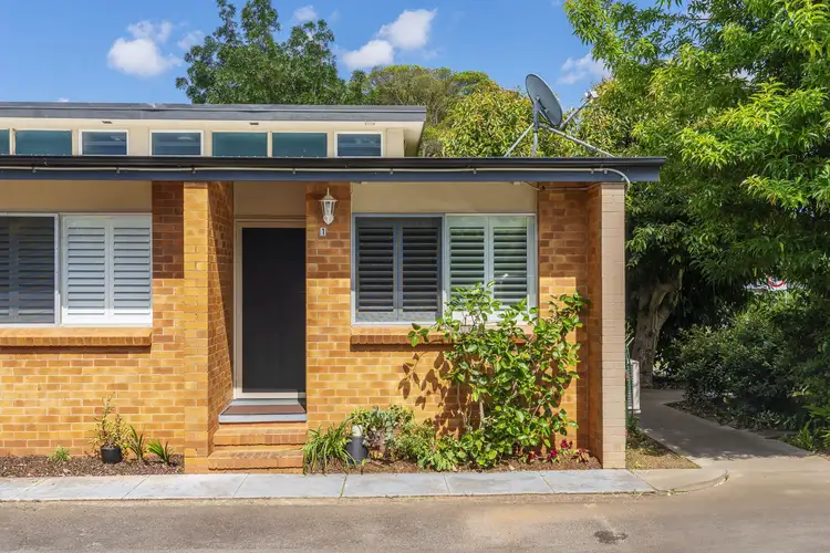 1/2 Long Street