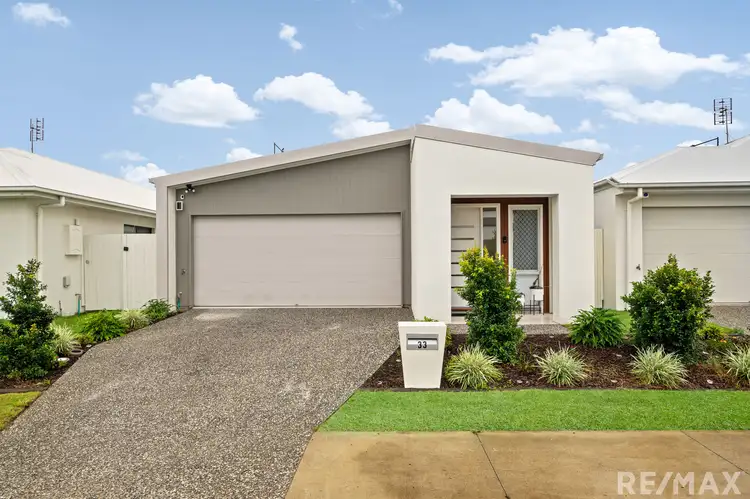 33 Cocos Crescent