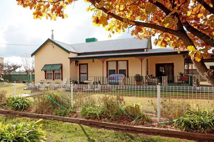 32 Broad St, Old Junee NSW 2652