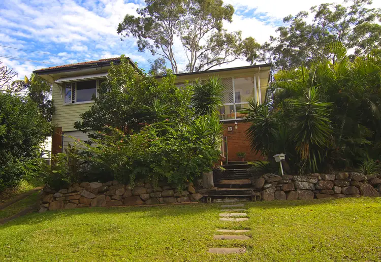 77 Akuna St