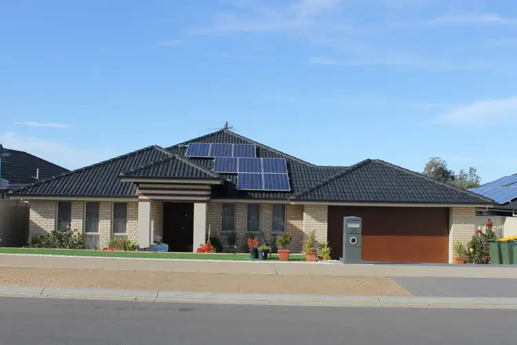 26 Willowbark Cres