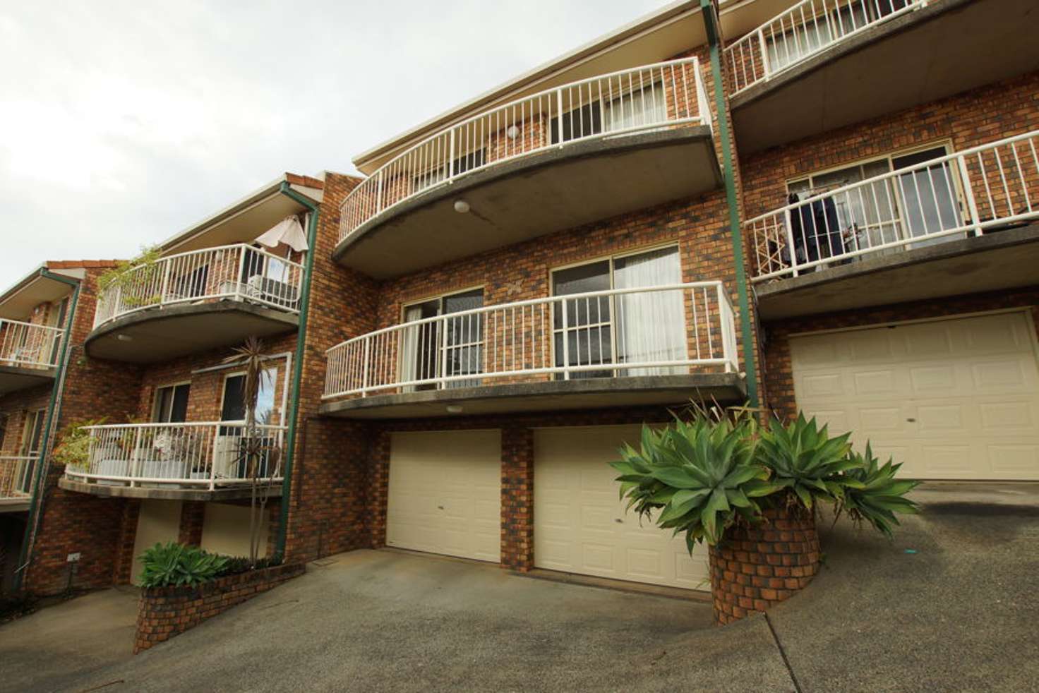 Main view of Homely townhouse listing, 2/32 Jarrett Street, Coffs Harbour Jetty NSW 2450