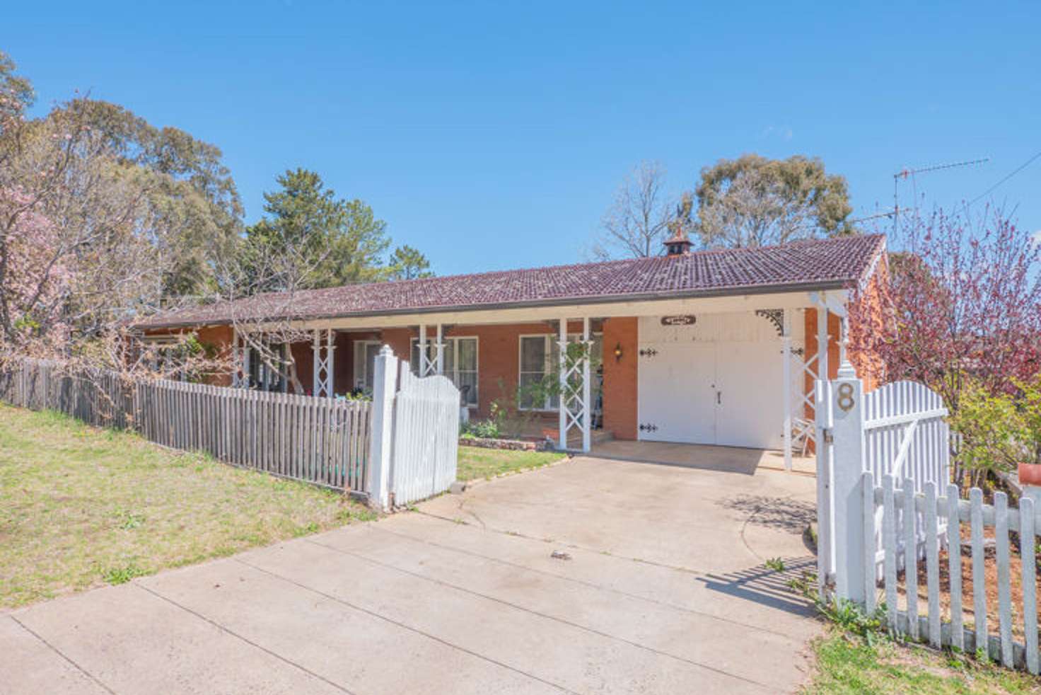 Main view of Homely house listing, 8 Roslyn Avenue, Armidale NSW 2350
