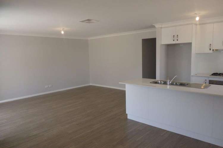 Fourth view of Homely villa listing, 2/3 Craft Street, Lake Albert NSW 2650