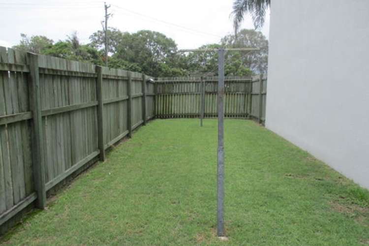 Fifth view of Homely unit listing, Unit 2/3 Beach Road, Pialba QLD 4655