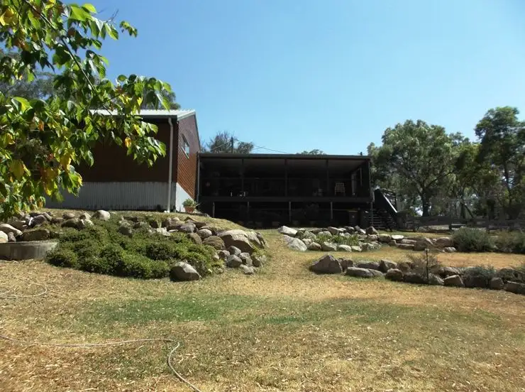 3 Pioneers Parade, Stanthorpe QLD 4380
