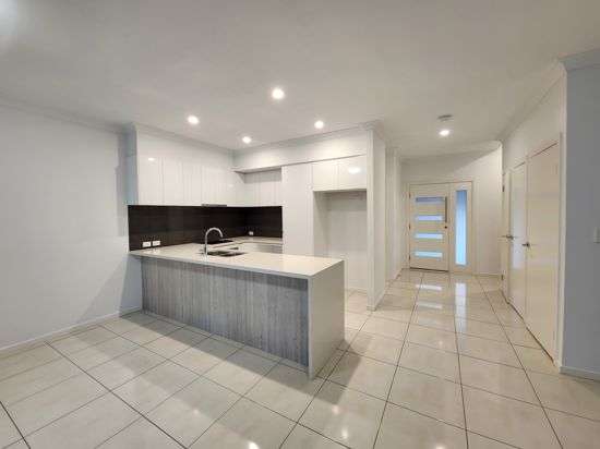 Second view of Homely townhouse listing, 19/166 Nottingham Rd, Parkinson QLD 4115