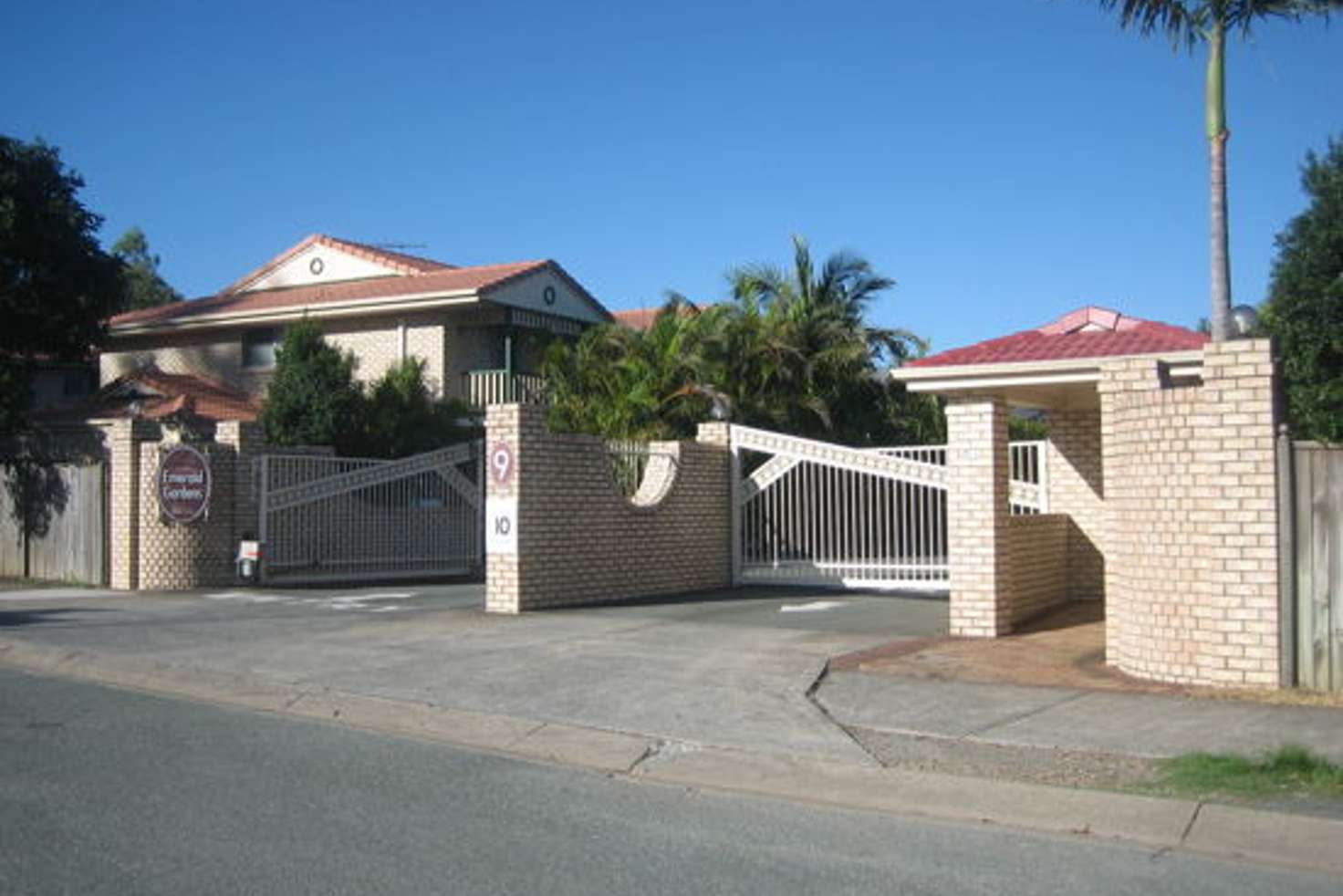 Main view of Homely townhouse listing, 15/9 Lawrence Close, Robertson QLD 4109
