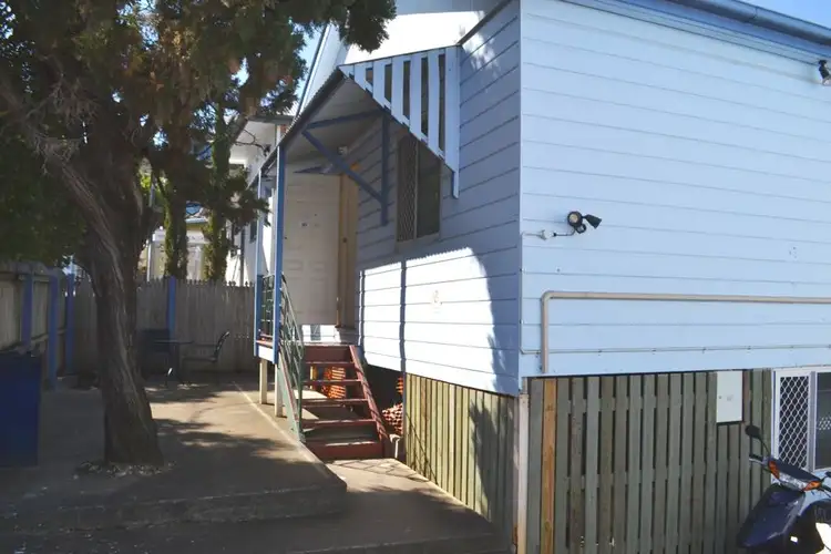 44 Russell Street
