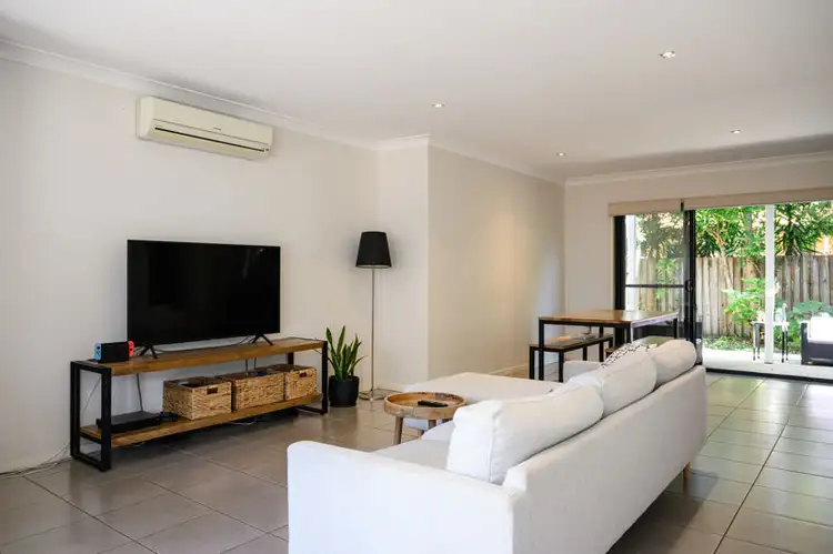 2/14 Brassey Street