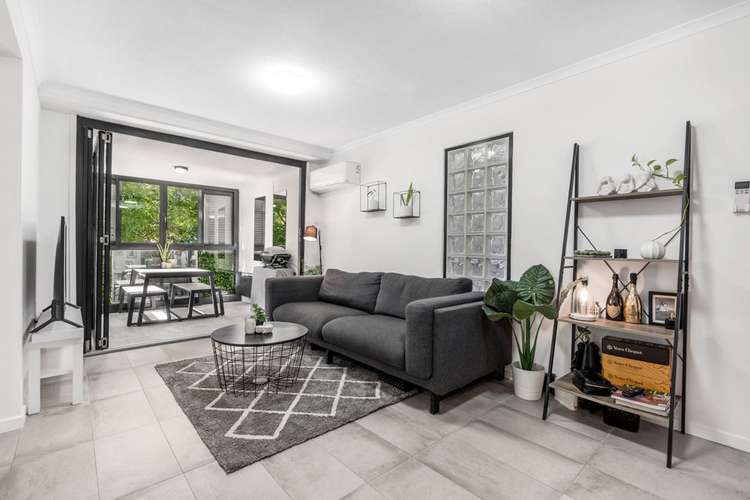 Third view of Homely apartment listing, 11/106 Linton Street, Kangaroo Point QLD 4169
