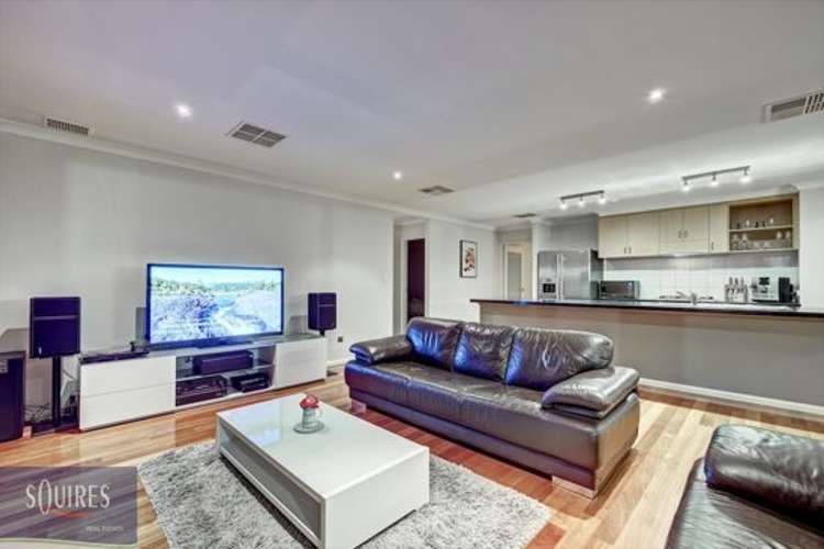 Second view of Homely house listing, 5 Blue Mountain Circuit, Aubin Grove WA 6164