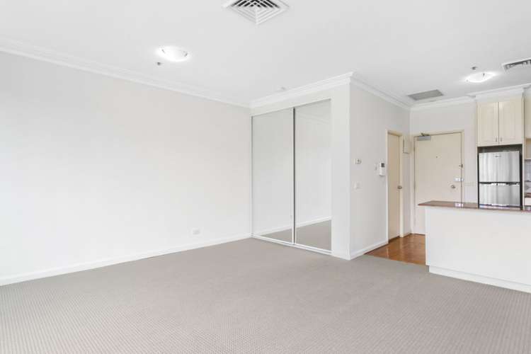 Third view of Homely studio listing, 803/22 Sir John Young Crescent, Woolloomooloo NSW 2011