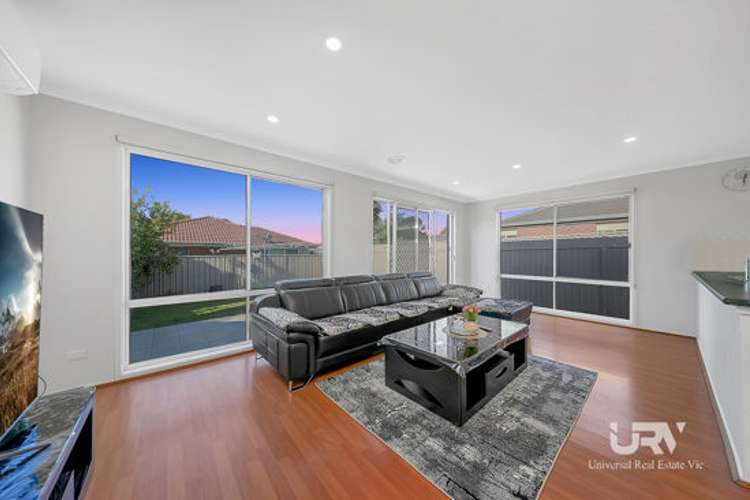 Fifth view of Homely house listing, 11 Bathurst Close, Craigieburn VIC 3064