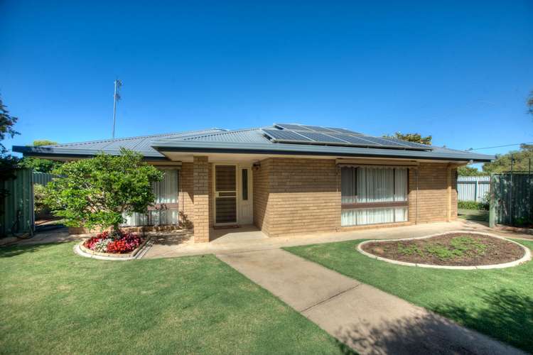 15 Greaves Crescent, Deniliquin NSW 2710